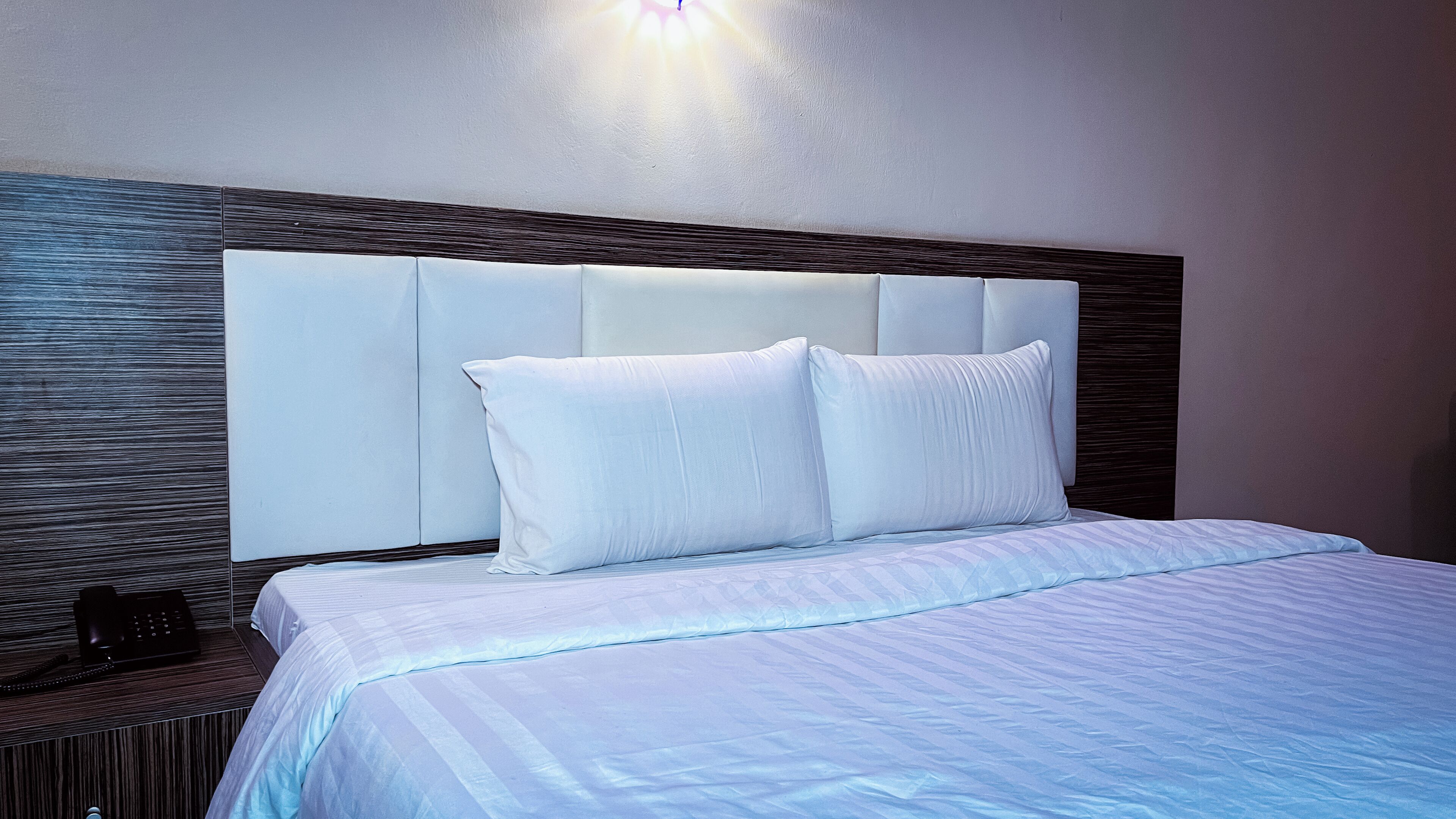 デスク、ノートパソコン用作業スペース、WiFi (無料)