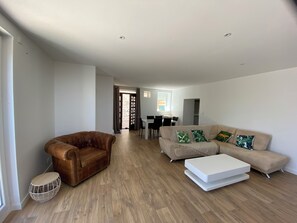 Smart TV, foosball, stereo - Maison à la Montagne, Posez Vous sur les Volcans D'auvergne (AUGNAT)