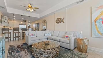 Condo, nhiều giường (The Wharf 403) | Khu phòng khách