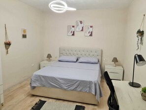 1 slaapkamer, een strijkplank/strijkijzer, wifi, beddengoed