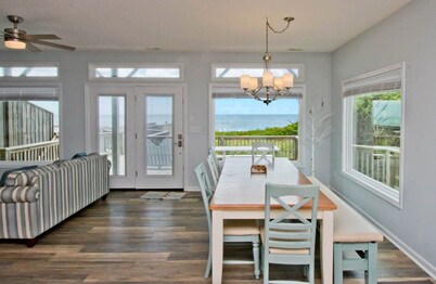 Fall Special - 15% off! Oceanfront "Great Expectations" in beautiful EI!