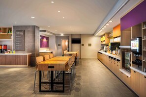 Free daily buffet breakfast - Home2 Suites by Hilton Bozeman Midtown (Bozeman)