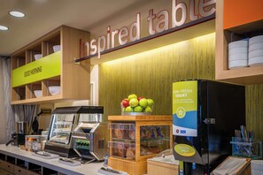 Free daily buffet breakfast  - Home2 Suites by Hilton Bozeman Midtown (Bozeman)