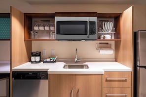 Private kitchen - Home2 Suites by Hilton Bozeman Midtown (Bozeman)