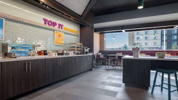 Sudah termasuk sarapan prasmanan setiap hari