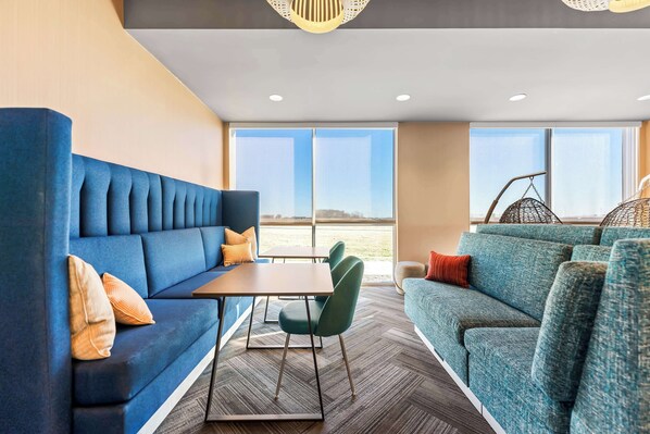 Lobby - Tru By Hilton Dixon (Dixon)