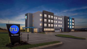 Stylish hotel with a contemporary design, offering a convenient parking area.