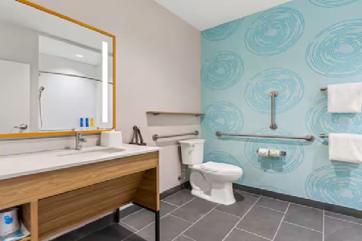 1 King Mobility Accessible Roll In Shower