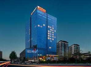 Exterior - Hilton Garden Inn Fenyang Yulongwan (Lvliang)