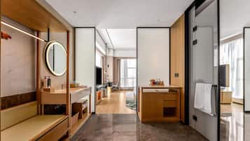 Superior Room, 1 King Bed (Sofabed) | Bathroom