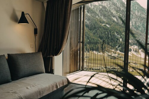 Superb 1-Bedroom Penthouse with a View of the Dolomites (Large)