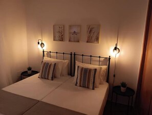 2 slaapkamers, een strijkplank/strijkijzer, gratis wifi, beddengoed