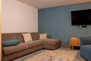 TV, fireplace, foosball, table tennis