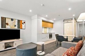 TV - Perfect 1BR Apartment on Balfours | Free Wifi (Adelaide)
