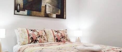 2 quartos, ferros/tábuas de passar roupa, Wi-Fi, roupa de cama