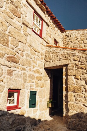 Unclassified image, 2 of 10, button - is a cosy one-bedroom accommodation unit with 21 m2 (Sortelha)