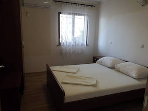 1 camera, ferro/asse da stiro, Wi-Fi, lenzuola