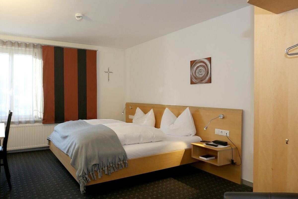 Classic Double Room, Mountain View | 1 bedroom, soundproofing, free WiFi