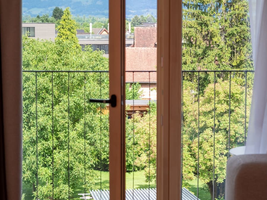 Soundproofing, free WiFi