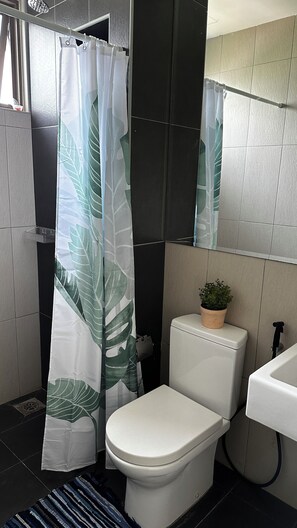Shower - Room 3 with free Y5 Netflix Parking coway  (Cyberjaya)