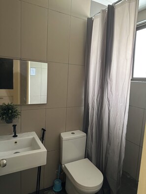 Shower - Room 5 @ free Y5 Netflix Parking coway (Cyberjaya)