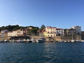 Marina - Village House with magnificent views close to the Mediterranean coast. (Montesquieu-des-Albères)