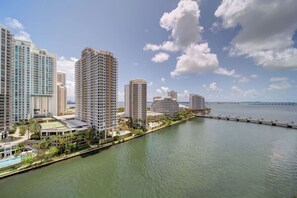 Exterior - Icon Brickell 2BDR 38th Fl Ocean View & Spa Access (Miami)