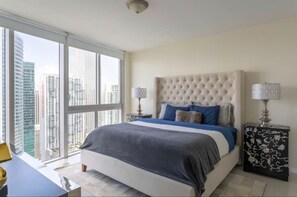 Skrivebord, strygejern/strygebræt, Wi-Fi