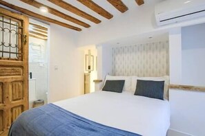 2 bedrooms, iron/ironing board, WiFi, bed sheets - Spectacular Central Apartment (Madrid)