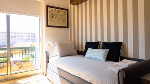 A hotel room with a bed, a large window, and a map on the wall. - ihW 1-bedroom Apartment Sunny & Comfy (Espinho)