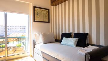 1 bedroom, desk, free WiFi, bed sheets