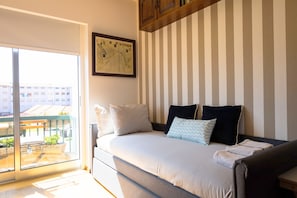1 bedroom, desk, free WiFi, bed sheets