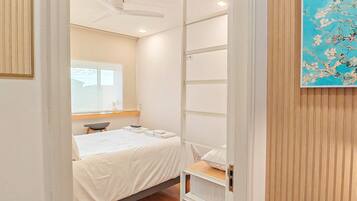 1 bedroom, desk, WiFi (free), bed sheets