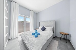 1 bedroom, iron/ironing board, travel cot, free WiFi - Luxury 1BR Getaway w/Pool in Washington by Lucha (Noord)
