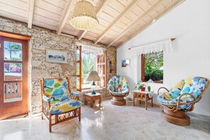 Smart TV, fireplace, offices - Villa Laurence - Steps to Ocean Bliss by Lucha (Savaneta)