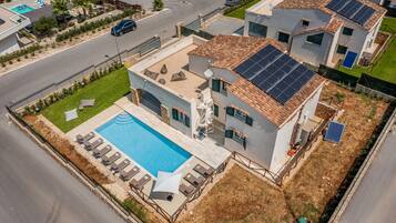 5 bedrooms