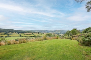 A rural landscape with rolling hills and fields. - Host Stay Trem Y Cwm (Brecon)