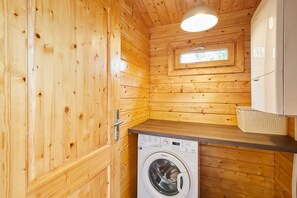 Suite | 1 bedroom - Host Stay Station House Cabin (York)