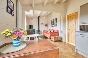 1 bedroom - Host Stay Station House Cabin (York)