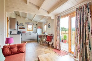 Suite | 1 bedroom - Host Stay Station House Cabin (York)