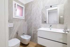 1 bedroom, Internet - Due Agosto Apartment Comfy Modern and Central (Bologna)
