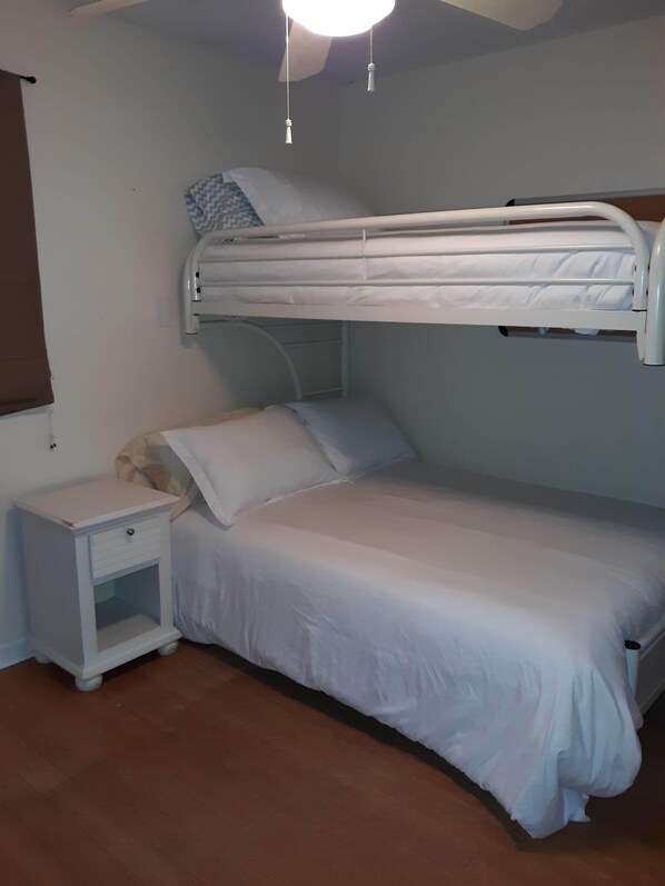 2 bedrooms, iron/ironing board, WiFi, bed sheets