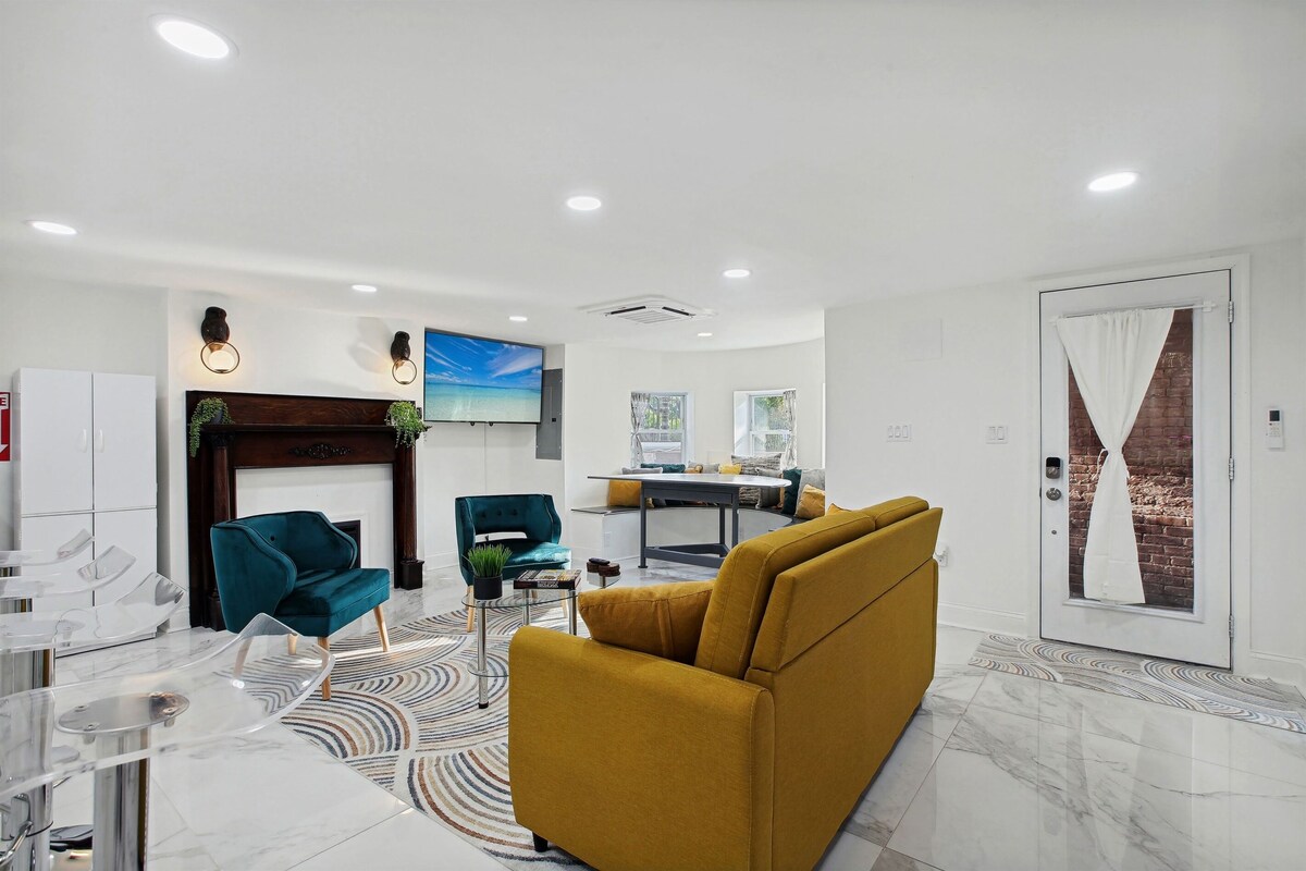 GardenLevel 4BR/2.5BA-Parking+By Convention Center