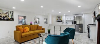 GardenLevel 4BR/2.5BA-Parking+By Convention Center