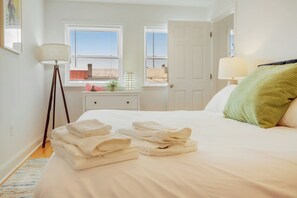 4 chambres, fer et planche à repasser, lit parapluie, Wi-Fi