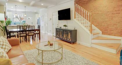 "La Bella Casa" Fabulous 4-bedroom townhome near H St & Union Market