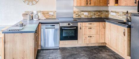 Frigorifero, microonde, forno, lavastoviglie