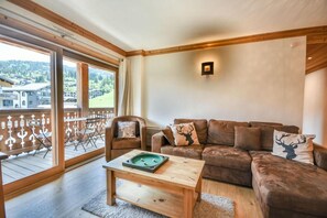 Living area - Wifi, 100m from ski slopes, 2nd floor, terrace, parking, tv, ski locker, 80m², Les Gets (Les Gets)