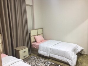 4 bedrooms, iron/ironing board, WiFi, bed sheets - Elegant 3 - 3-bedroom apartment in charming First District with WiFi, AC (First District)