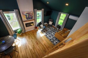 Smart TV, fireplace